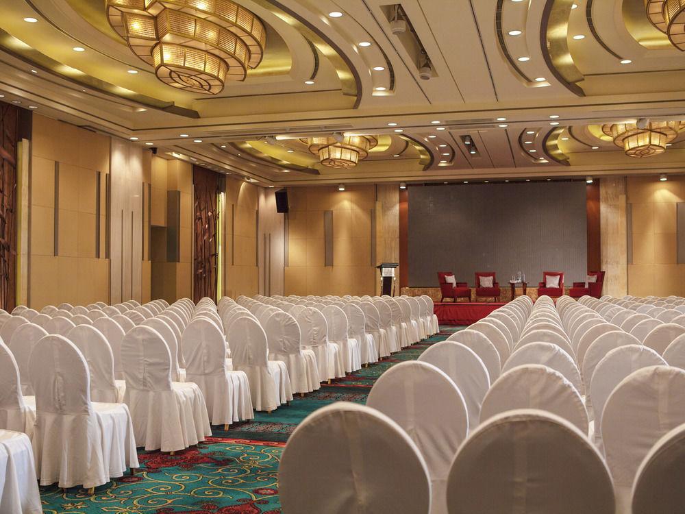Renaissance Wuhan Hotel Exterior foto