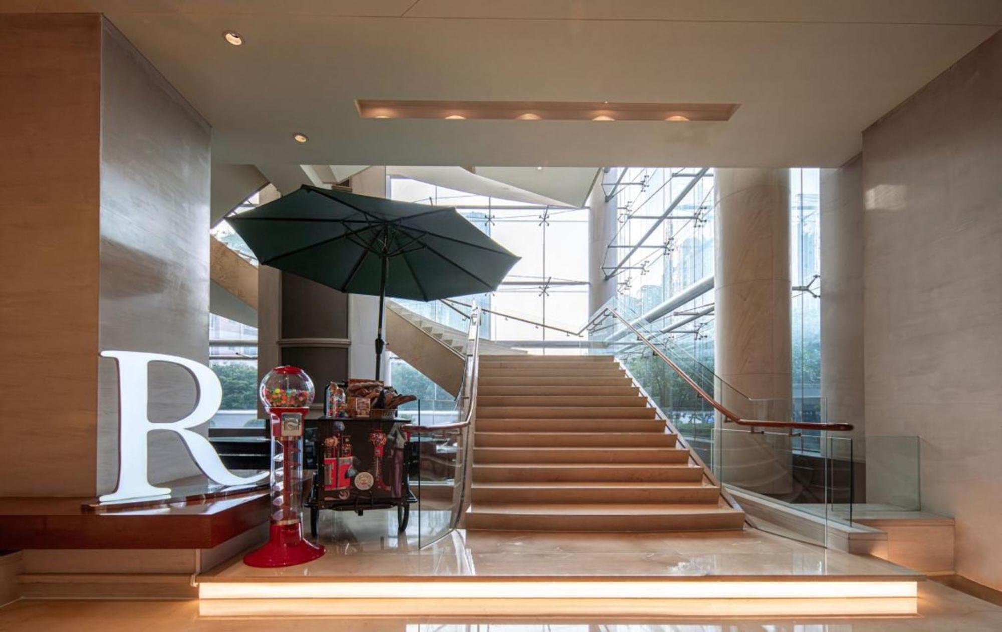 Renaissance Wuhan Hotel Exterior foto